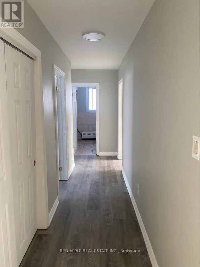 Building Photo - 211 Milvan Dr