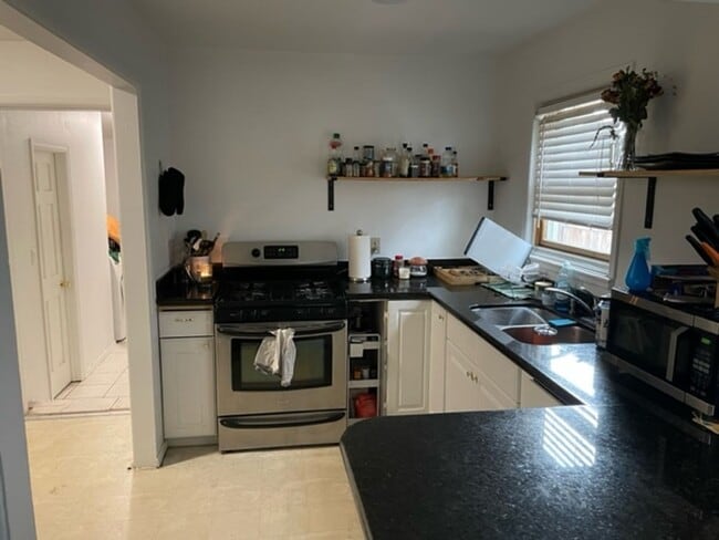 Building Photo - Gorgeous 4 bed/2 Bath home for rent $500 Off 1st Month Rent