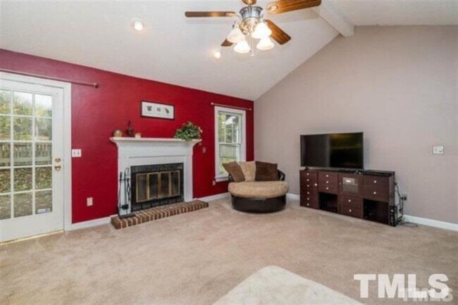 Foto del edificio - 10 Fox Chase Ln