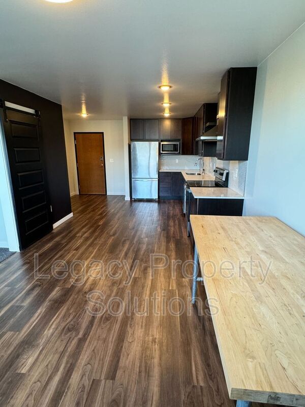 Foto del edificio - 202 E Greenfield Ln