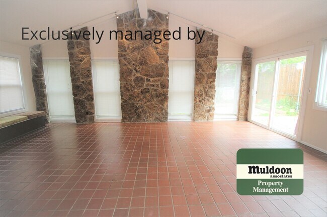 Foto del edificio - 3026 Drakestone Dr