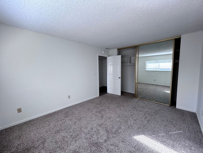 Building Photo - 1002 bell st