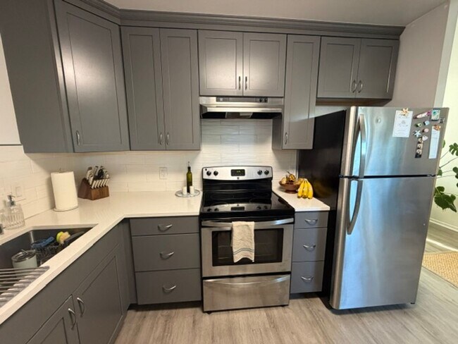 Foto del edificio - 1127 Laurel Ln