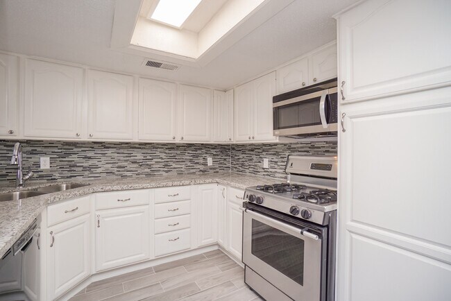 Building Photo - 2515 Oak Hill Dr