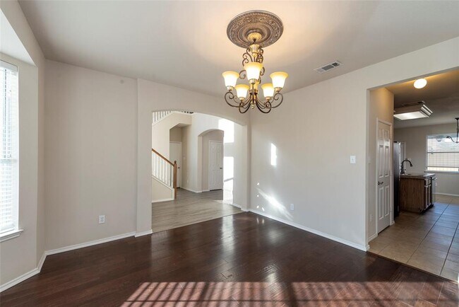 Building Photo - 1301 W Collins Cir