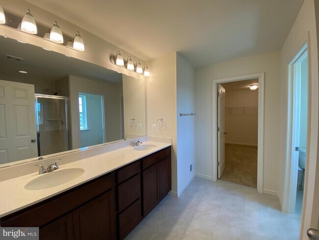 Building Photo - 128 Savannah Way