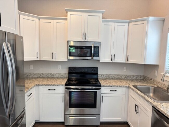 Foto del edificio - SINGLE LEVEL 3 BEDROOM/ UPGRADES W/ EASY M...