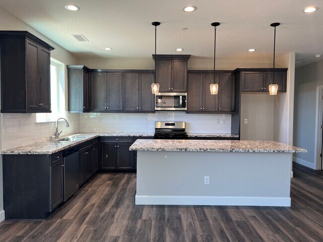 Building Photo - "Modern & Energy-Efficient 3BR/2BA Home with Solar - Perfect for Families!"