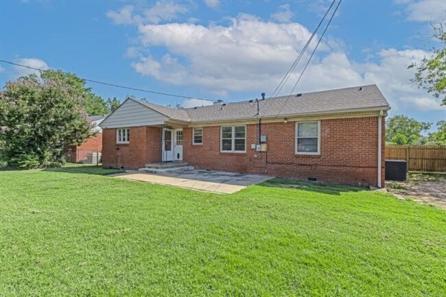 Building Photo - Very nice home in desirable Mayo Meadow.