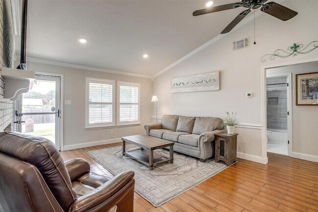 Foto del edificio - 6413 Whitley Rd