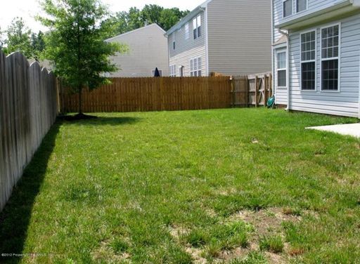 Foto del edificio - 808 Queensbury Ln