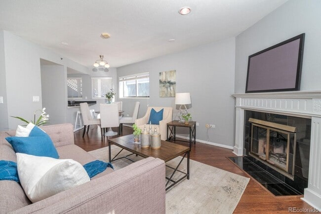 Building Photo - LOCATION!! Denver's Desirable Cherry Creek...