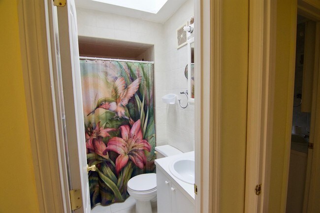 Foto del edificio - 187 Colon Ave