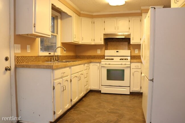 Building Photo - 3 br, 1.5 bath House - 14 Fatima Dr