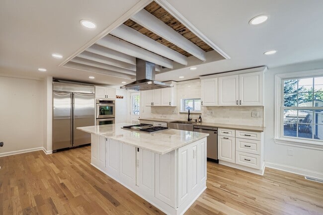 Building Photo - 30 S Hoyt St Building Photo - 30 S Hoyt St