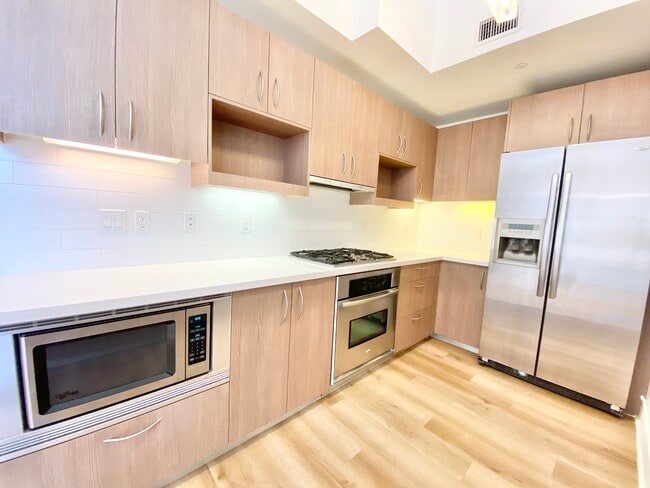Foto del edificio - 12837 Moorpark St