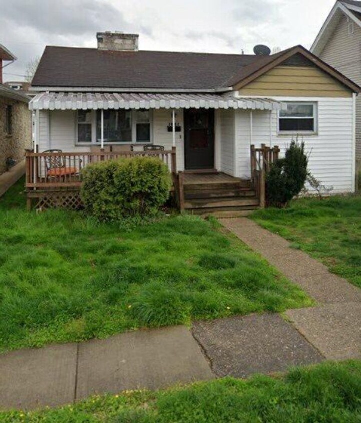 Foto principal - Cozy 2 Bedrm/1 Bath Home in Dunbar! Covere...