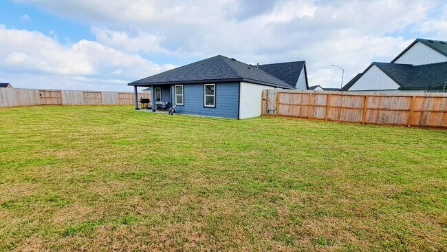 Foto del edificio - 3555 Crestfield Ln