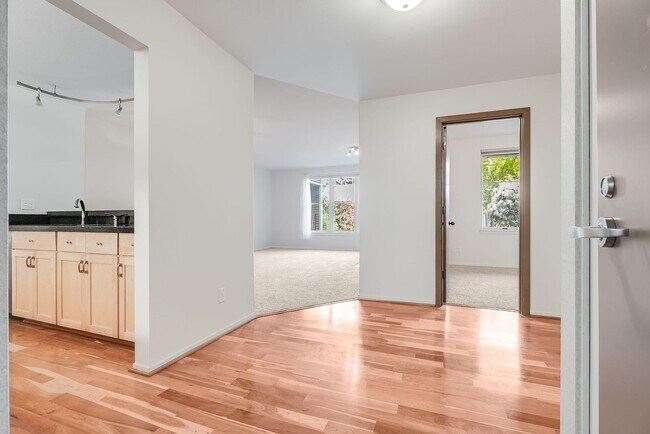 Foto del edificio - 205 SW Montgomery St
