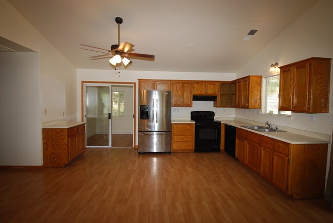Building Photo - 2598 Running Deer Rd