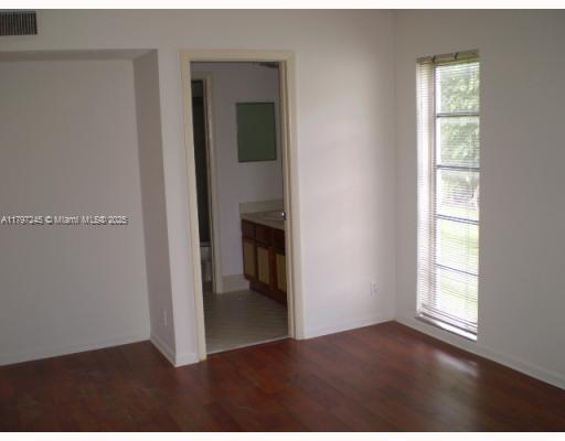 Building Photo - 454 N Laurel Dr