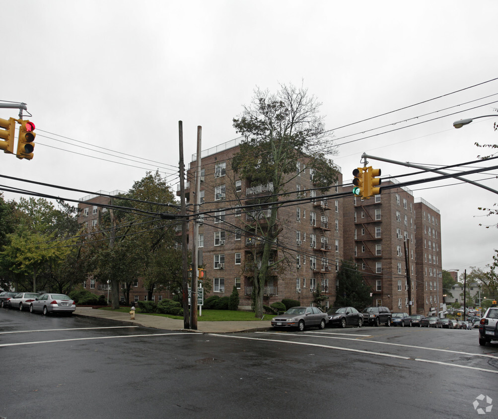 Primary Photo - Edgerton Apartments