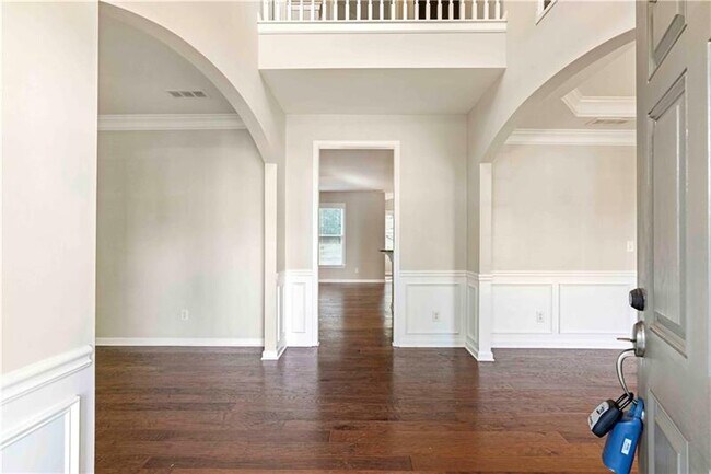 Building Photo - 6825 Hampton Creek Dr