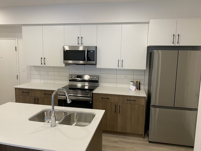 Photo du bâtiment - 9227-9228 228 St NW