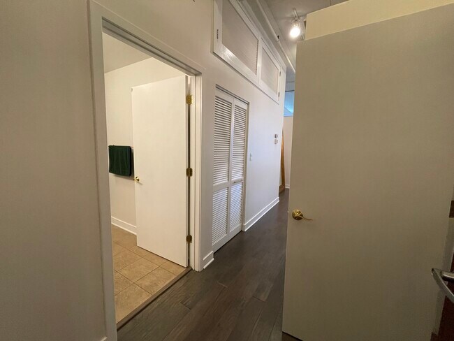 Foto del edificio - 740 W Fulton St