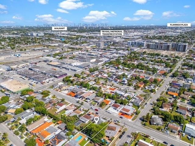 Building Photo - 911 E 32nd St