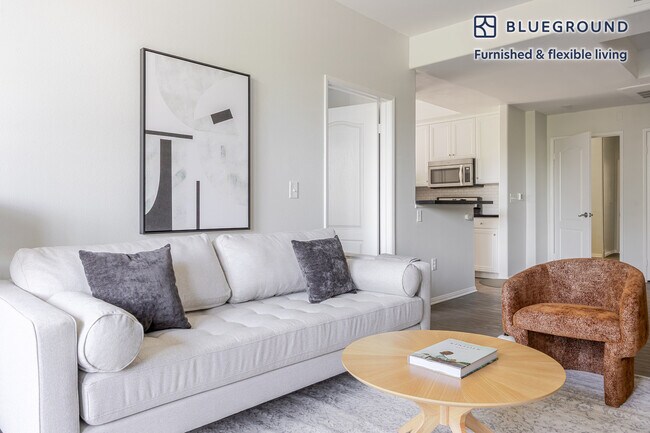 Foto del edificio - 2201 S Beverly Glen Blvd