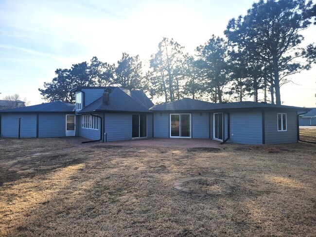 Building Photo - 1055 Platteview Dr