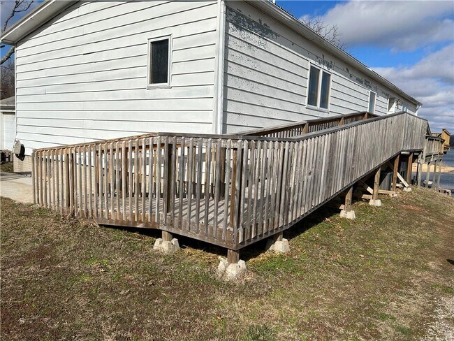 Foto del edificio - 16698 Cypress Ln