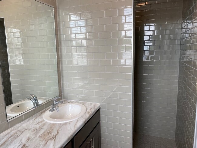 Building Photo - 413 Main Ave