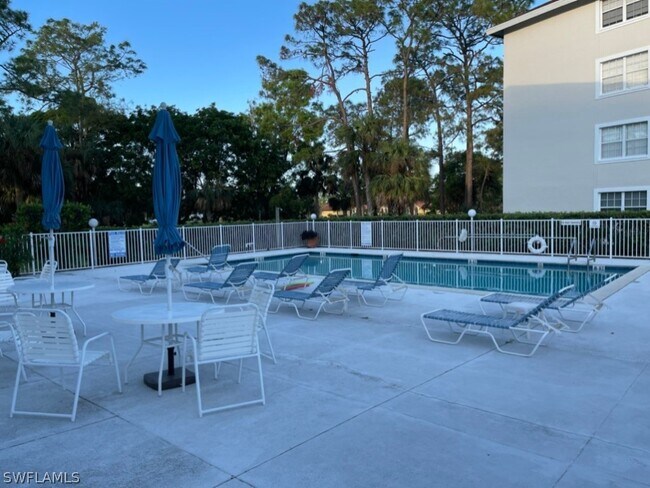 Foto del edificio - 481 Quail Forest Blvd
