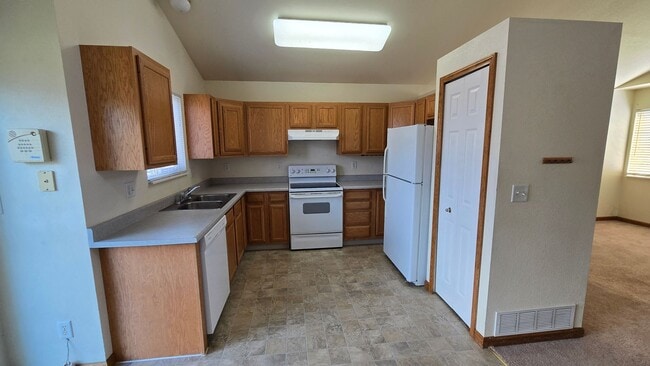 Building Photo - 7238 Banberry Dr