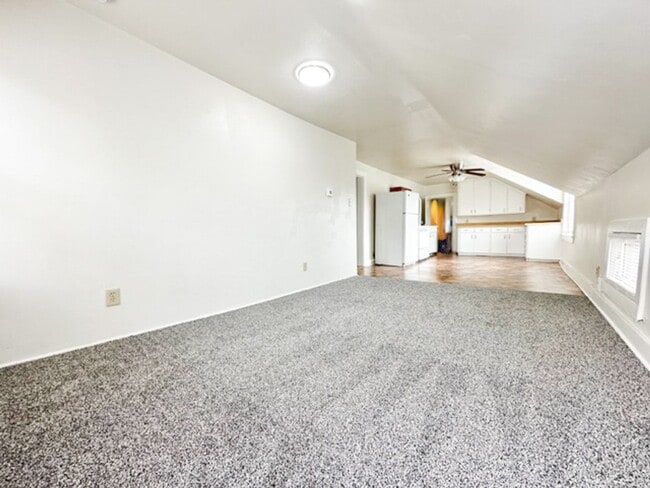 Building Photo - 123 S Clay St