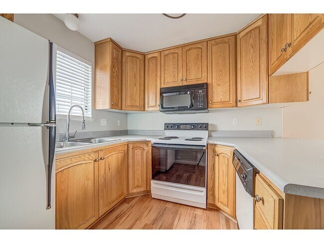 Building Photo - 465 N 300 W