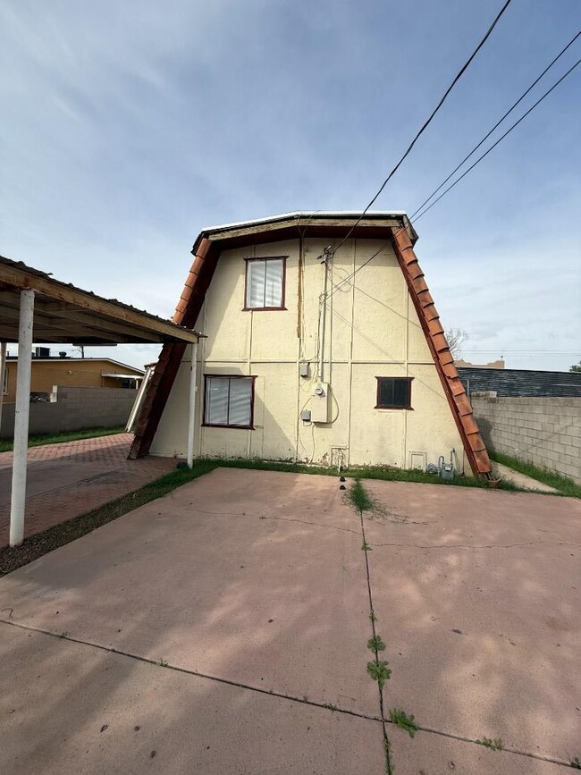 Building Photo - E Agua Fria Ln