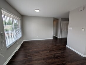 Building Photo - 110 Cromwell Pl