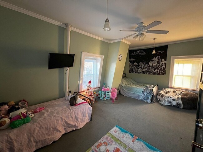 Building Photo - 196 Whipple St