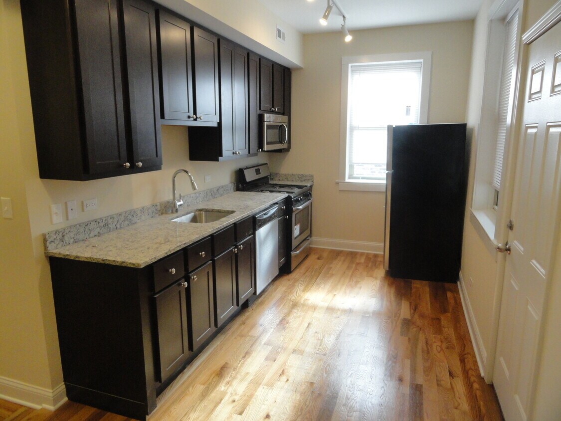 Foto principal - 4846 N Drake Ave