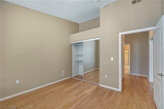 Building Photo - 2305 W Horizon Ridge Pkwy