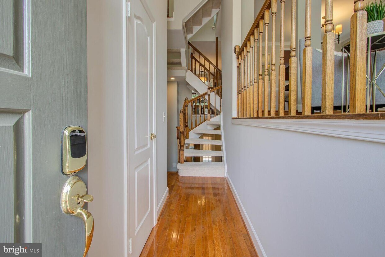 Primary Photo - 8047 Merry Oaks Ct