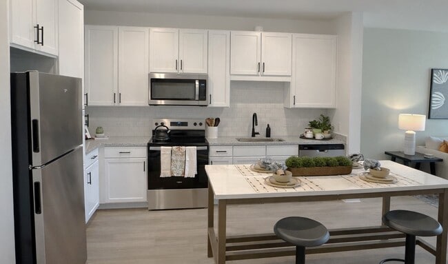 Building Photo - NOVO New Hampstead