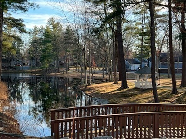 Foto del edificio - 240 Heritage Dr