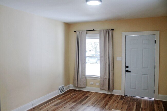 Building Photo - 4427 W 49th St