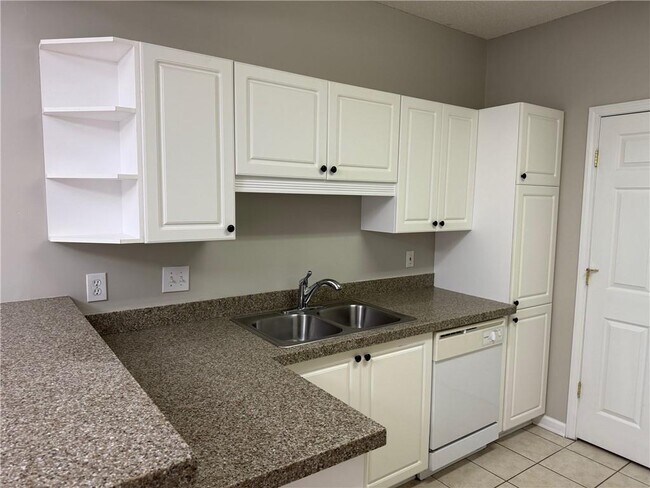 Building Photo - 1306 Vinings Forest Ln