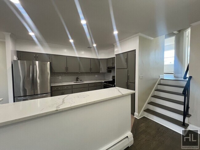 Building Photo - LUXURIOUS 2 BEDROOM IN BROOKLYN