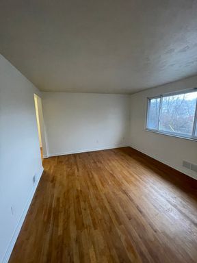 Foto del edificio - Charming 3 bed, 2 bath with finished basement!